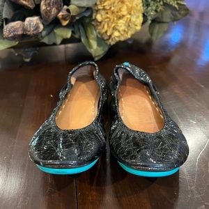 women’s Black Patent Croco Tieks Size 8